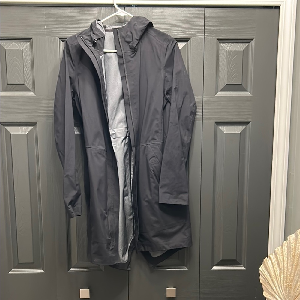 Lululemon Athletica Black Raincoat Hooded Water-Resistant